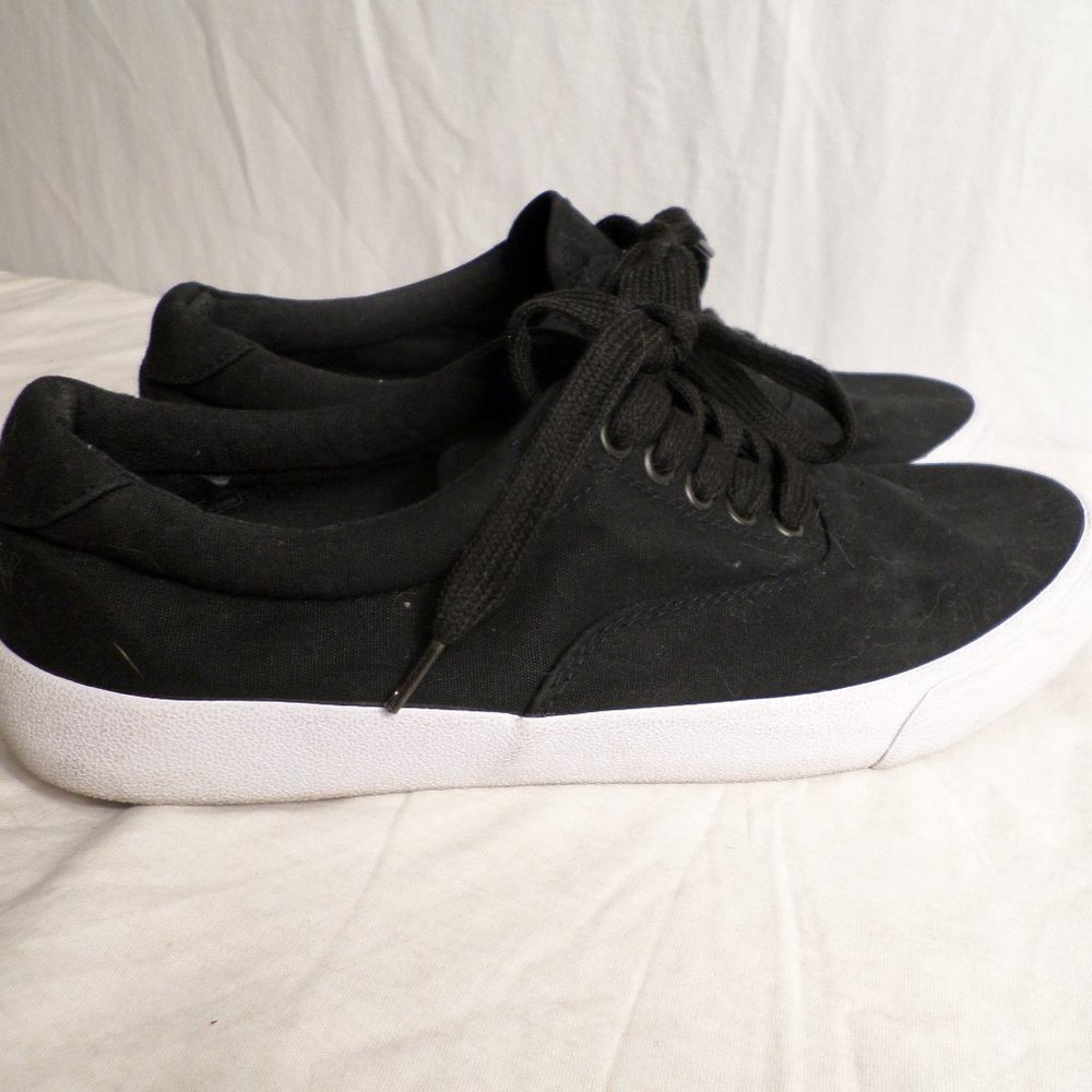 Hollister California Padded Insole Blk/Wht Lace Up Sneakers Men 10.5 Women 12
